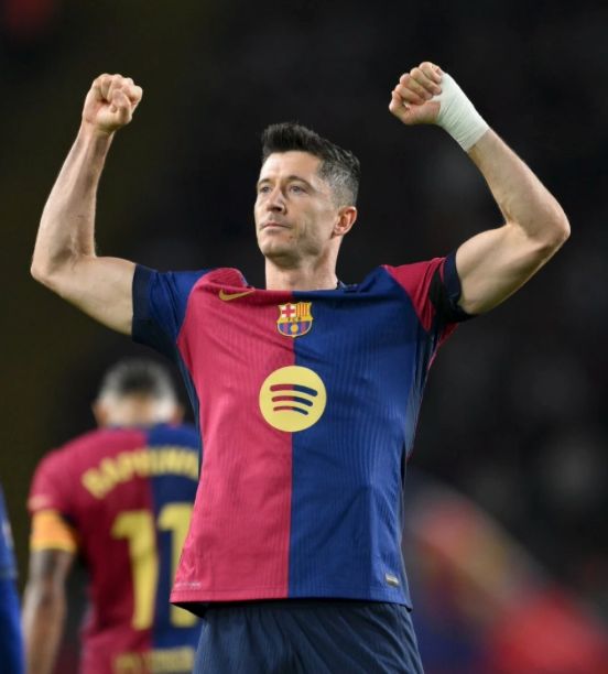 爱游戏中国平台-包含曼联引发争议!,莱万多夫斯基官方宣布持续失利新规气势如虹延续的词条